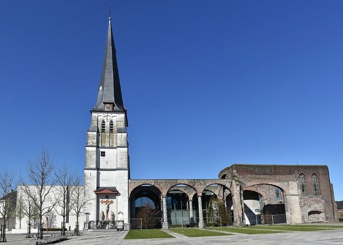 Sint-Ghislenuskerk in Waarschoot